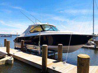 35' Pursuit 2017 Yacht For Sale